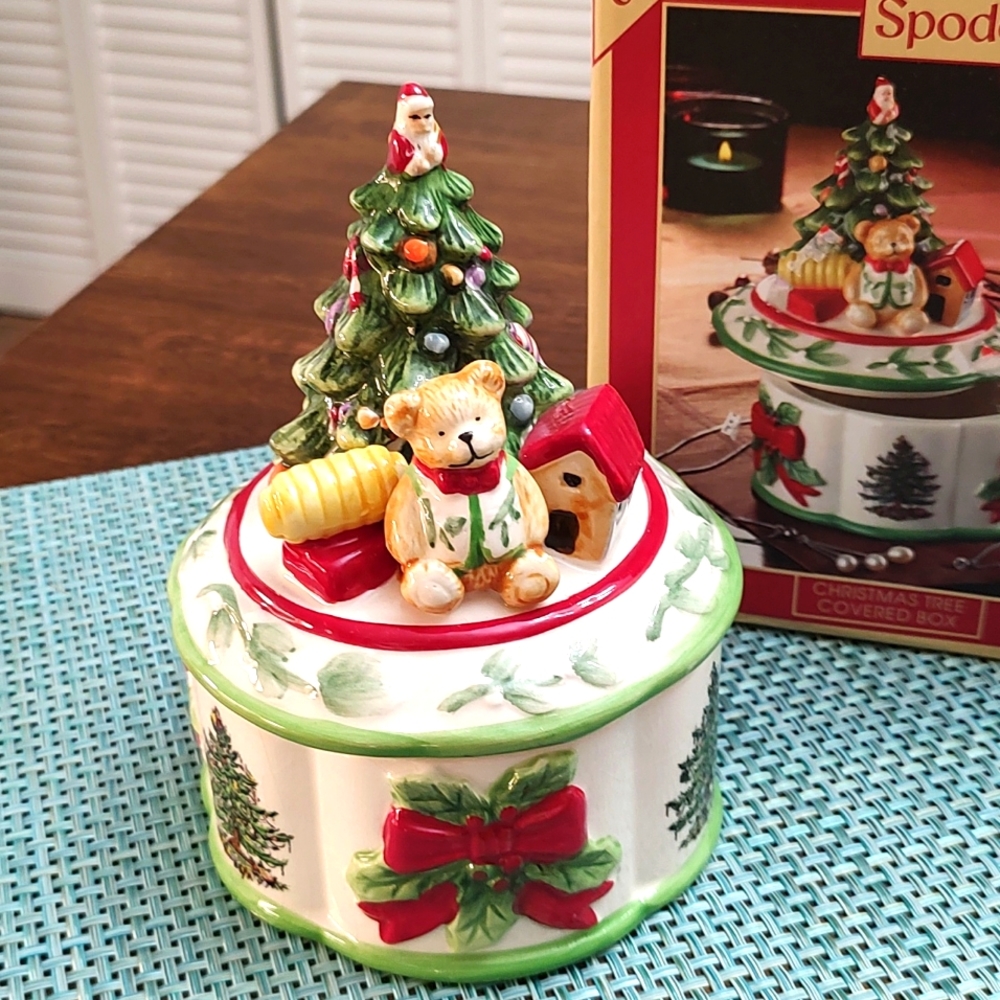 Spode Christmas Tree Box Covered Box Perfect condition.